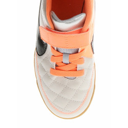Nike Tiempo V4 IC Junior 631514 008\r\nDziecięcy buty Nike do gry w piłkę nożną na hali. Zapinane na rzep.