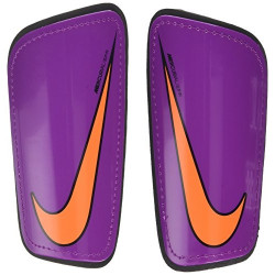 Ochraniacze piłkarskie Nike Hard Shell Slip-In SP0285 550