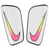 Ochraniacze piłkarskie Nike Hard Shell Slip-In SP0285 104